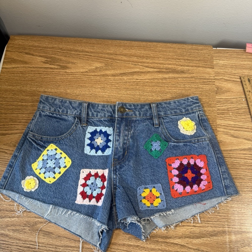 Rue‎ 21 Size 8 Shorts Crochet Patches
